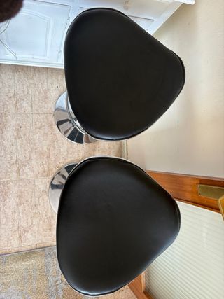 2 Taburetes Altos Cuero y Metal