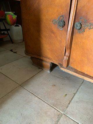 Mobile antico in legno e vetro