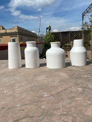 Set 4 vasetti in gesso
