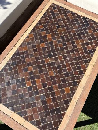 Mesa de jardín hierro y piedra mosaico