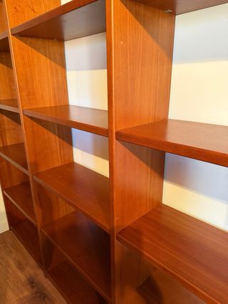 Estantería de madera