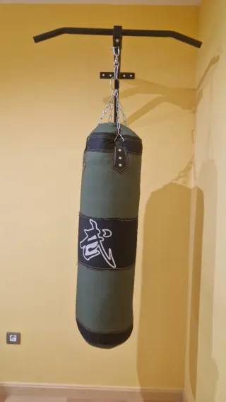 Saco boxeo. barra dominadas, tabla abdominales