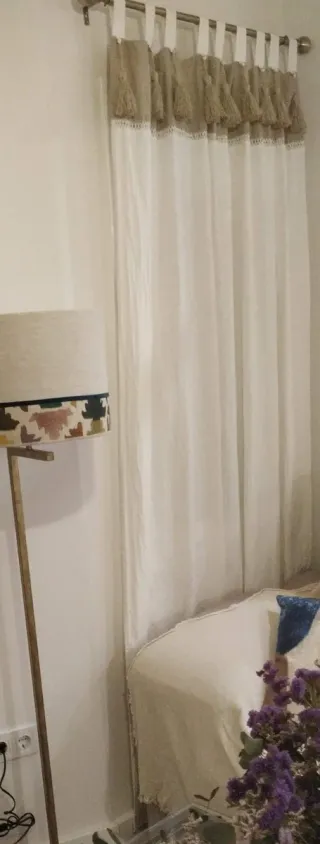 Cortinas beige y camel con borlones