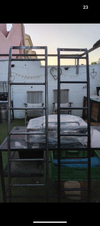 Escalera para mantenimiento de placas solares