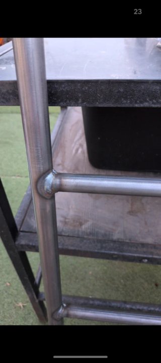 Escalera para mantenimiento de placas solares