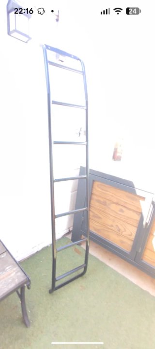 Escalera para mantenimiento de placas solares