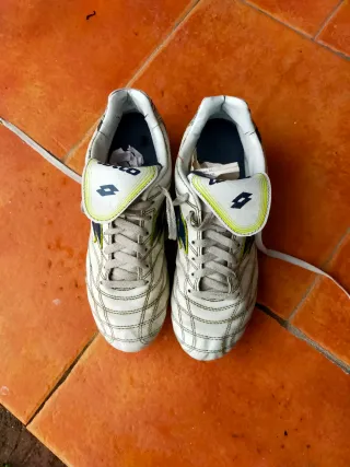 Botas de fútbol Lotto blancas