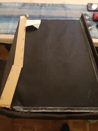 Zapatera de tela negra y marrón