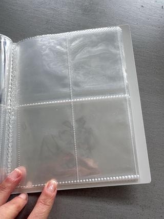 Carpeta Pokémon con 44 cartas