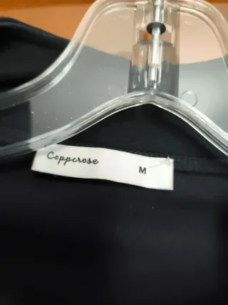 Cazadora tipo Beatles negra con adornos dorados