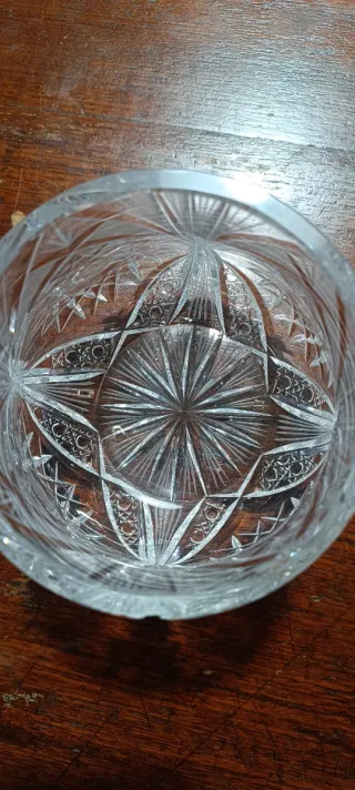 Barattolo in cristallo lavorato con coperchio