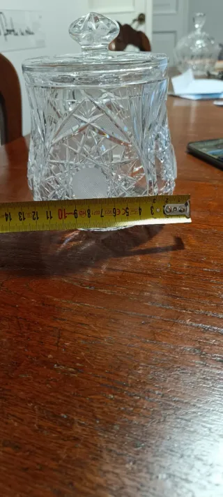 Barattolo in cristallo lavorato con coperchio