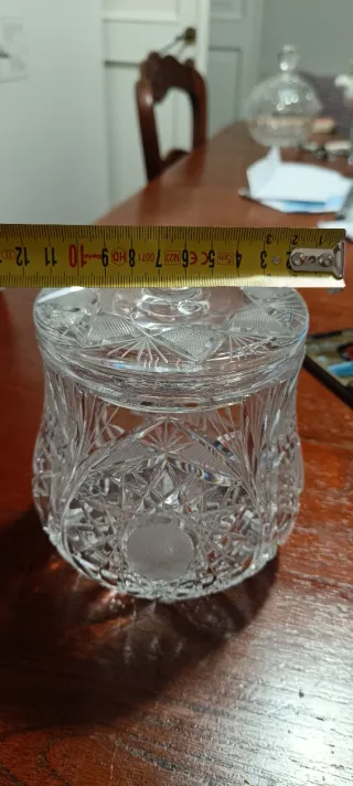 Barattolo in cristallo lavorato con coperchio