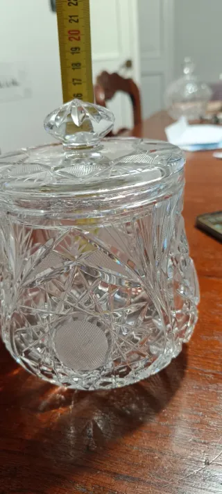 Barattolo in cristallo lavorato con coperchio