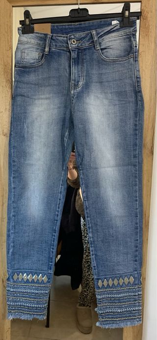 Vaqueros boho con bordados nuevos