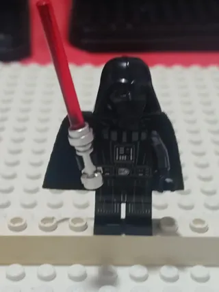 Lego Star Wars Darth Vader con sable