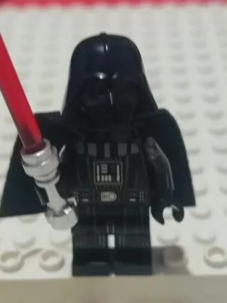 Lego Star Wars Darth Vader con sable