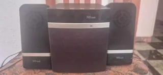 Altavoces Trust Negros