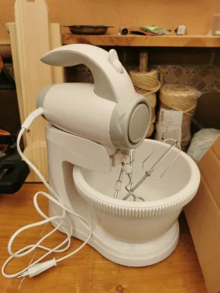 Batidora amasadora blanca