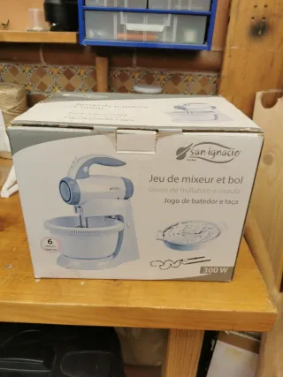 Batidora amasadora blanca