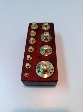 Antiguo juego de pesas de bronce