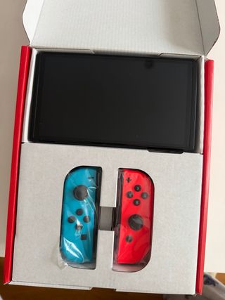 Nintendo Switch OLED + Custodia Viola