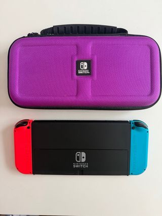 Nintendo Switch OLED + Custodia Viola