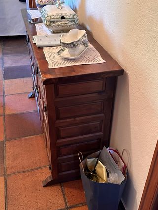 Aparador de madera maciza estilo castellano