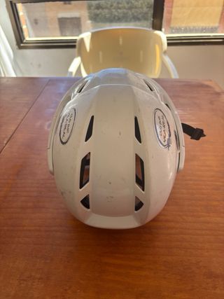 Casco de hockey blanco