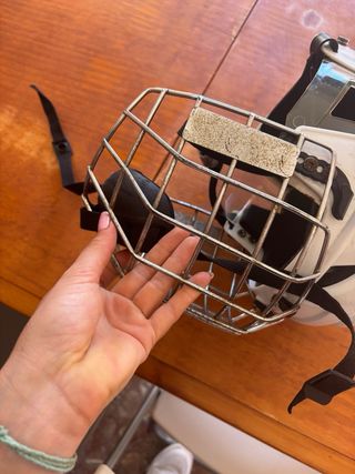 Casco de hockey blanco