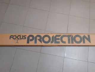 Pantalla de proyección con trípode