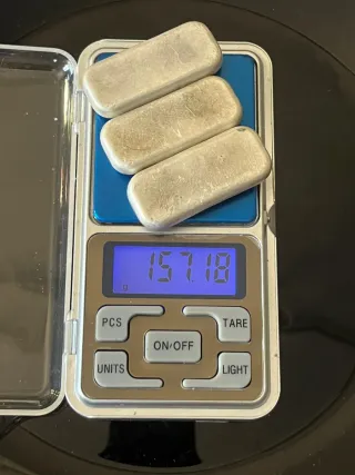 Joya de metal noble con sello