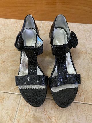 Sandalias tacón ancho piel negra T37