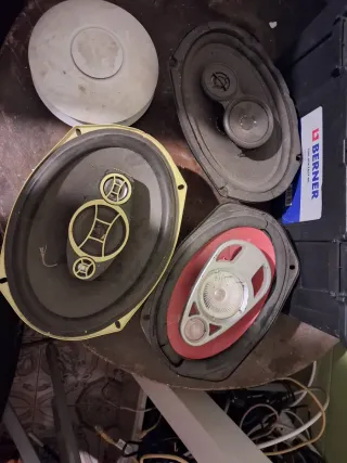 Altavoces Varios Negro y Rojo A 10 € cada uno desc