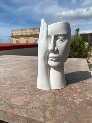 Vasetto in gesso bianco