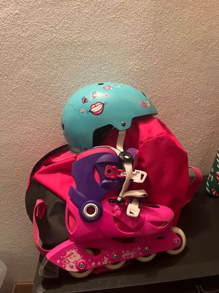 Patines infantiles rosas y morados con casco