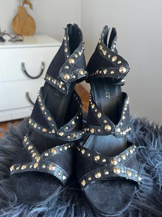 Sandalias fiesta tachuelas negras talla 37