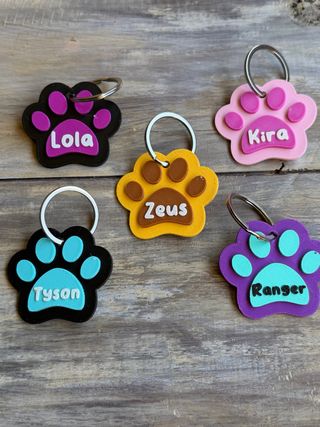 Llaveros personalizados pata de perro