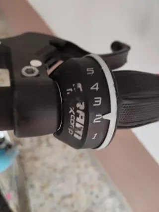 Bicicleta infantil Btwin blanca y rosa