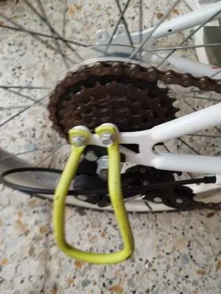 Bicicleta infantil Btwin blanca y rosa