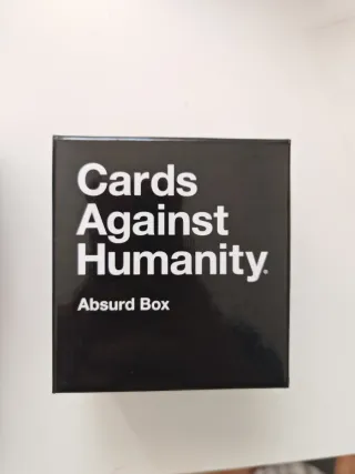 Cards Against Humanity Edición Intl + Absurd Box