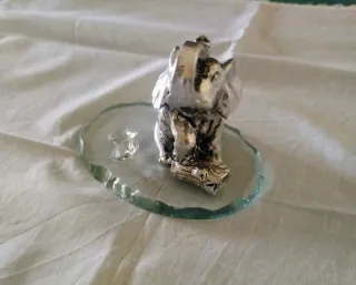Elefante laminato argento, base vetro oggetto arte