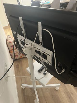 Soporte TV Metal Blanco con Ruedas