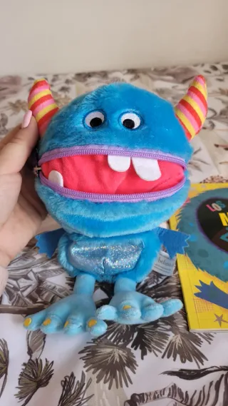 Libro Los Monstruos Zampamiedos + Peluche