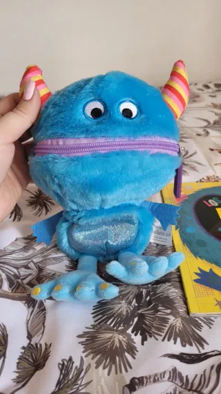 Libro Los Monstruos Zampamiedos + Peluche