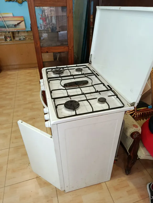 Cocina de gas blanca 4 fuegos