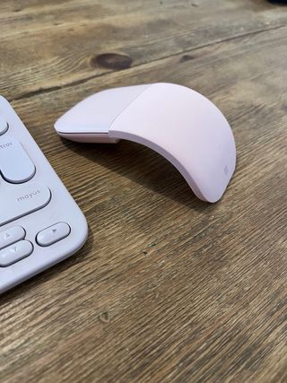 Ratón microsoft y teclado Logitech rosa