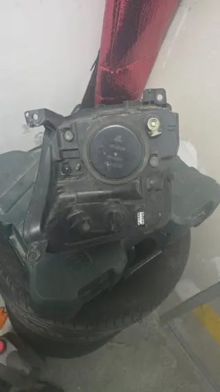 Faro derecho Citroën C2.