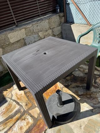 Tavolo esterno in resina rattan design