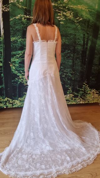 Vestido de novia bohoo romántico con encaje
